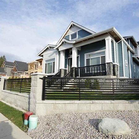 Kim'S Place Surrey Exterior photo