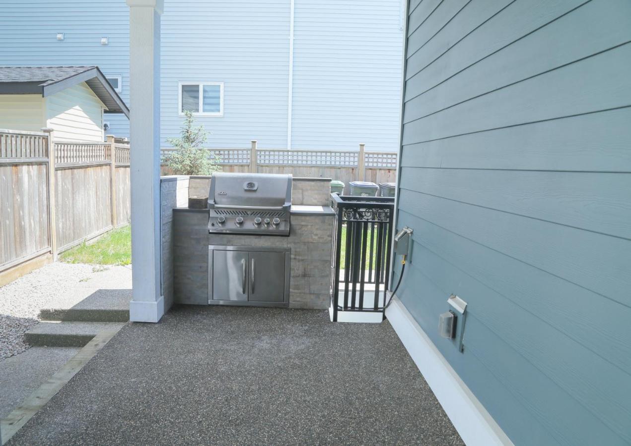 Kim'S Place Surrey Exterior photo